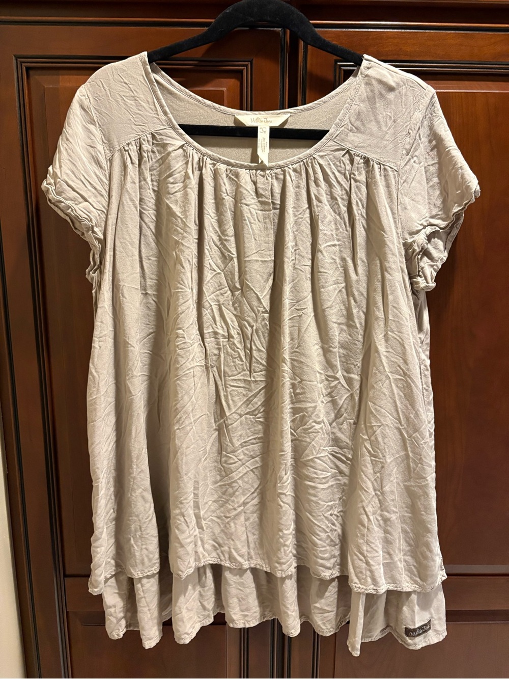MATILDA JANE Top Flutter Sleeves Ruffled Hem Flowy Shirt Tiered Neutral Beige -L